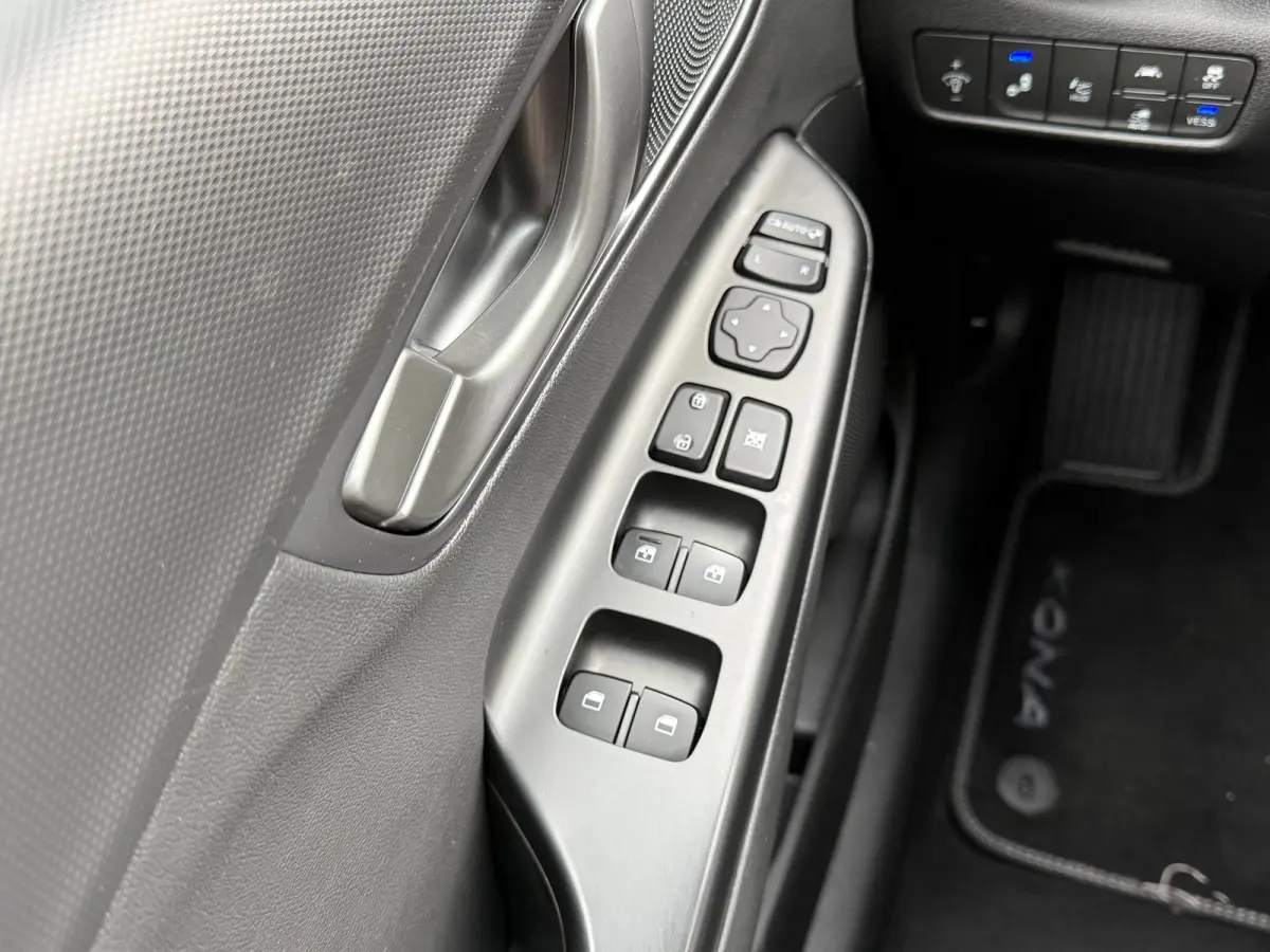 EV Premium 64 kWh / 64 kWh accupakket / Volledig elektrisch / Actieradius tot 449 km WLTP / Premium uitvoering / Warmtepomp / Head-up display / Lederen bekleding / Elektrisch verstelbare sto