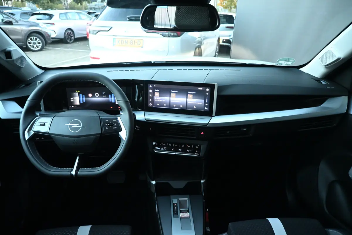 1.2 Turbo Hybrid GS 110pk Tot 8 Jaar Garantie! | Stuur/Stoelverwarming | Achteruitrijcamera | Navigatie | Dodehoek-Detectie | Climate Control | !!