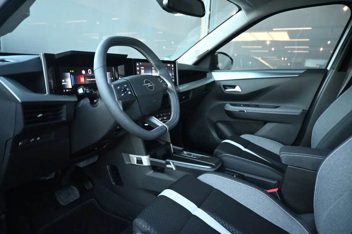 1.2 Turbo Hybrid GS 110pk Tot 8 Jaar Garantie! | Stuur/Stoelverwarming | Achteruitrijcamera | Navigatie | Dodehoek-Detectie | Climate Control | !!