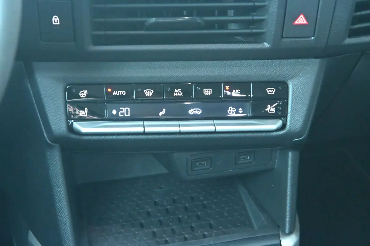 1.2 Turbo Hybrid GS 110pk Tot 8 Jaar Garantie! | Stuur/Stoelverwarming | Achteruitrijcamera | Navigatie | Dodehoek-Detectie | Climate Control | !!