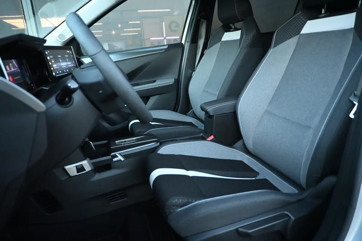 1.2 Turbo Hybrid GS 110pk Tot 8 Jaar Garantie! | Stuur/Stoelverwarming | Achteruitrijcamera | Navigatie | Dodehoek-Detectie | Climate Control | !!