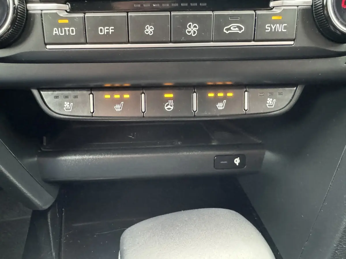 1.5 T-GDi GT-Line Automaat Stoelkoeling + Verwarming Stuurverw. Achterb.Verw Adaptive Cruise Carplay Camera PDC V + A