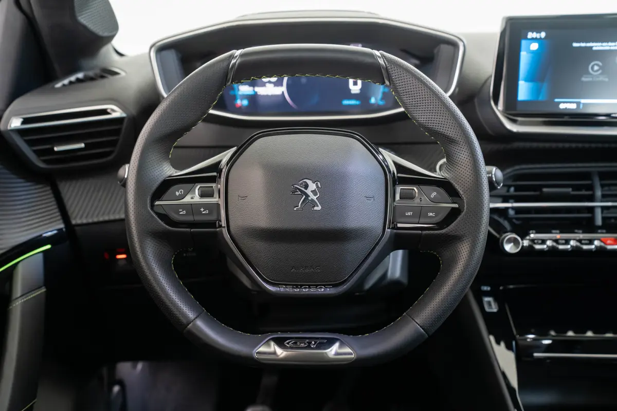 1.2 PureTech GT | Panoramdak | Camera | Navigatie | Parkeersensoren | Dodehoek detectie | Apple Carplay & Android Auto |