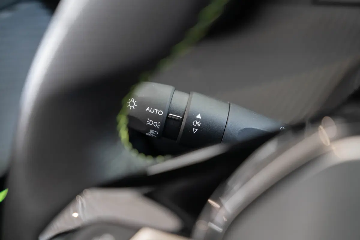 1.2 PureTech GT | Panoramdak | Camera | Navigatie | Parkeersensoren | Dodehoek detectie | Apple Carplay & Android Auto |