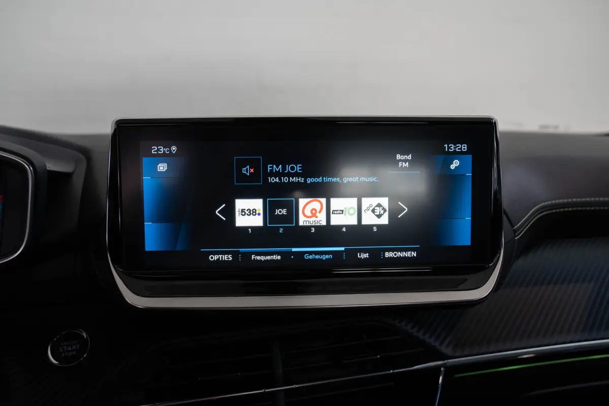 1.2 PureTech GT | Panoramdak | Camera | Navigatie | Parkeersensoren | Dodehoek detectie | Apple Carplay & Android Auto |