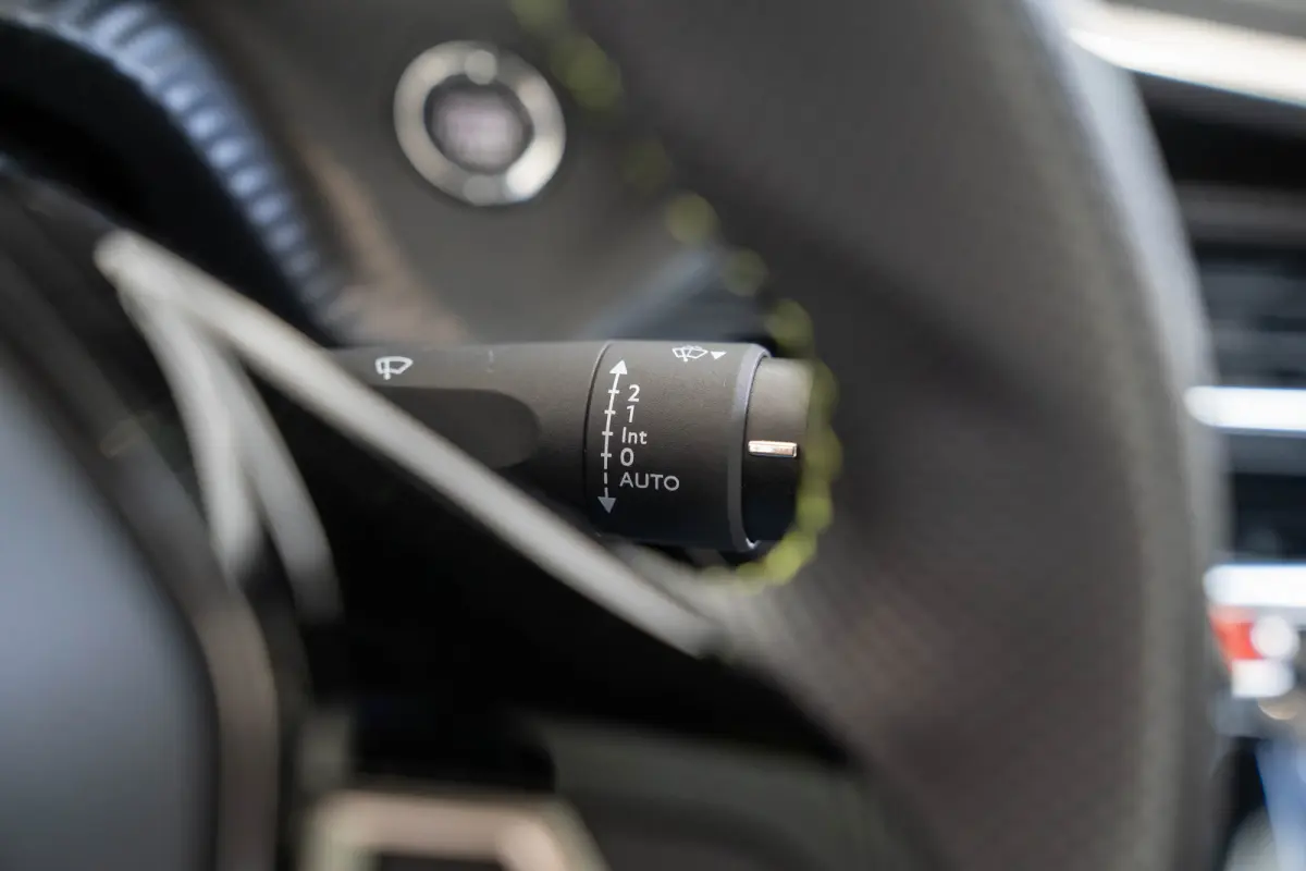 1.2 PureTech GT | Panoramdak | Camera | Navigatie | Parkeersensoren | Dodehoek detectie | Apple Carplay & Android Auto |