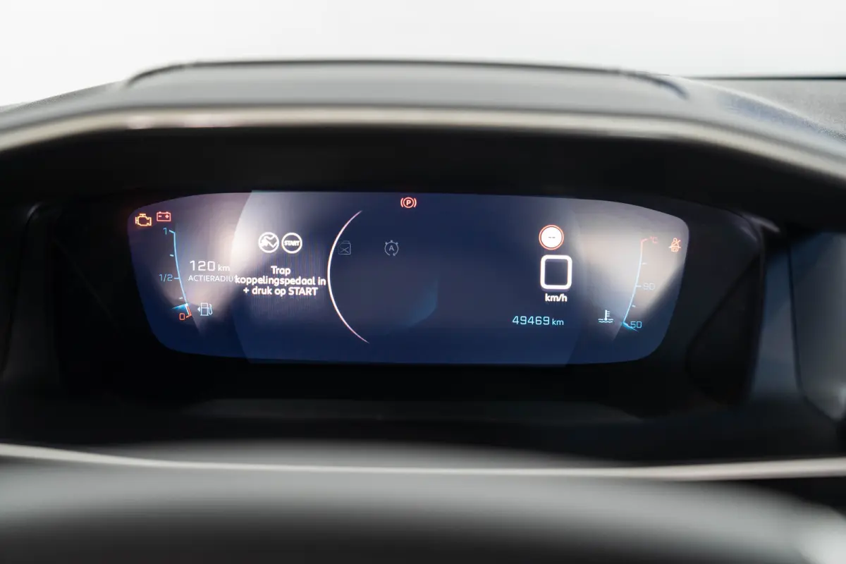 1.2 PureTech GT | Panoramdak | Camera | Navigatie | Parkeersensoren | Dodehoek detectie | Apple Carplay & Android Auto |
