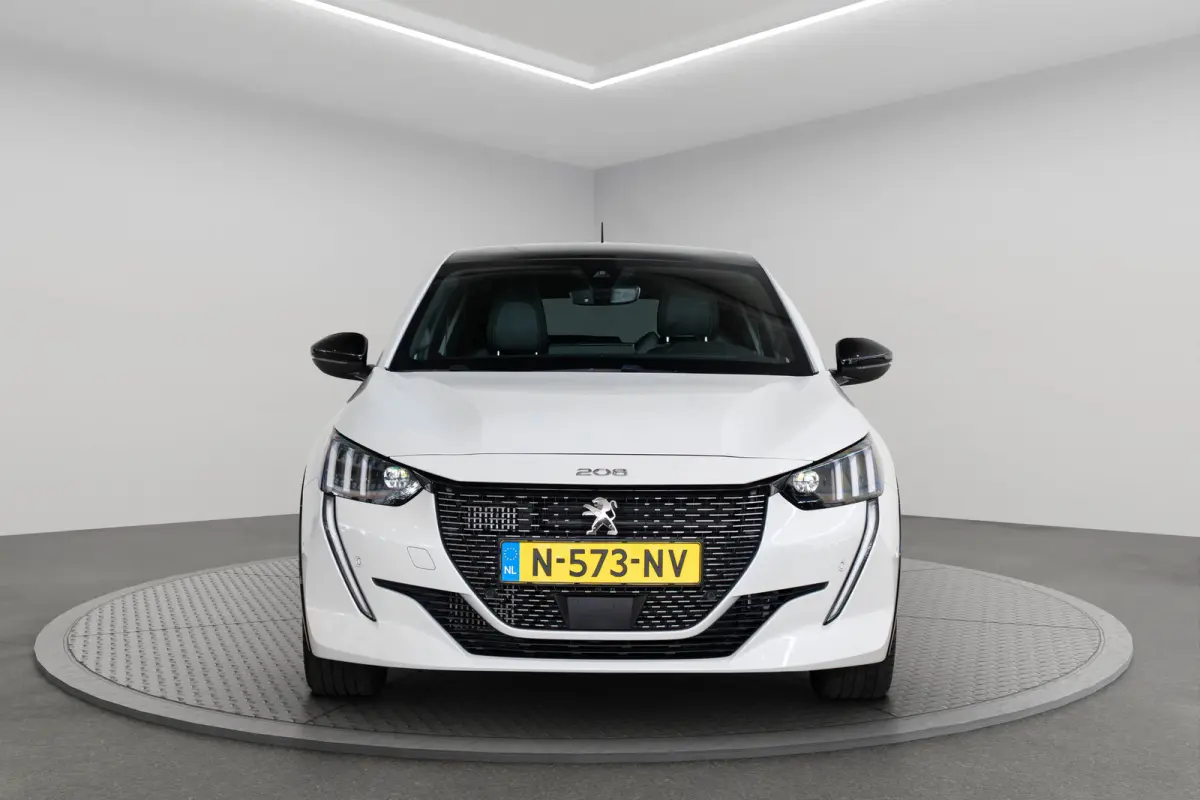 1.2 PureTech GT | Panoramdak | Camera | Navigatie | Parkeersensoren | Dodehoek detectie | Apple Carplay & Android Auto |