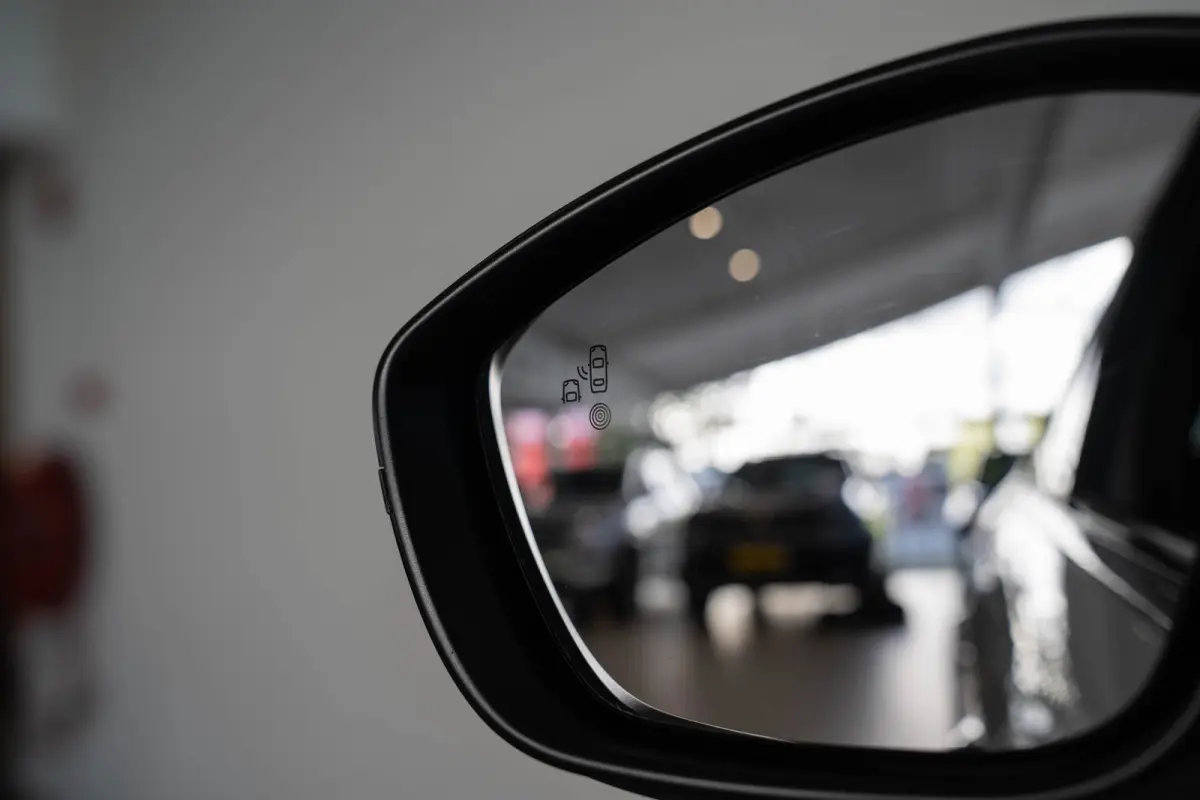 1.2 PureTech GT | Panoramdak | Camera | Navigatie | Parkeersensoren | Dodehoek detectie | Apple Carplay & Android Auto |