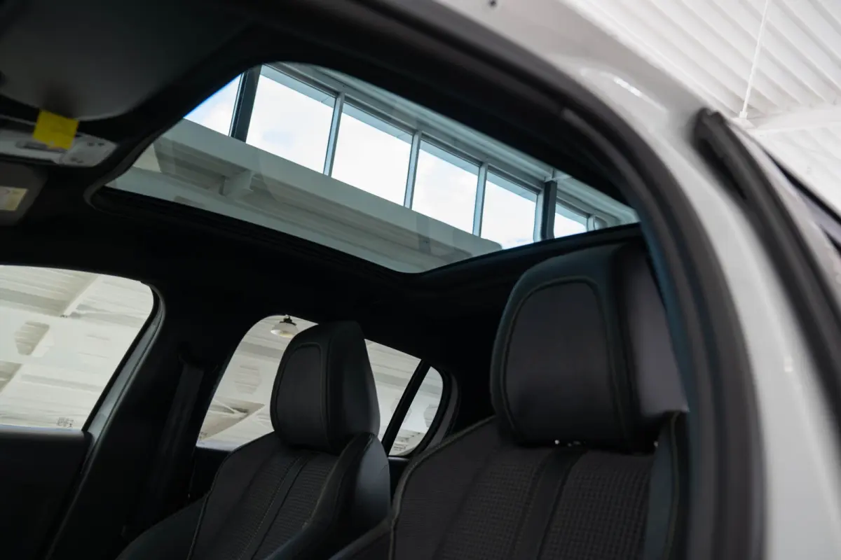 1.2 PureTech GT | Panoramdak | Camera | Navigatie | Parkeersensoren | Dodehoek detectie | Apple Carplay & Android Auto |