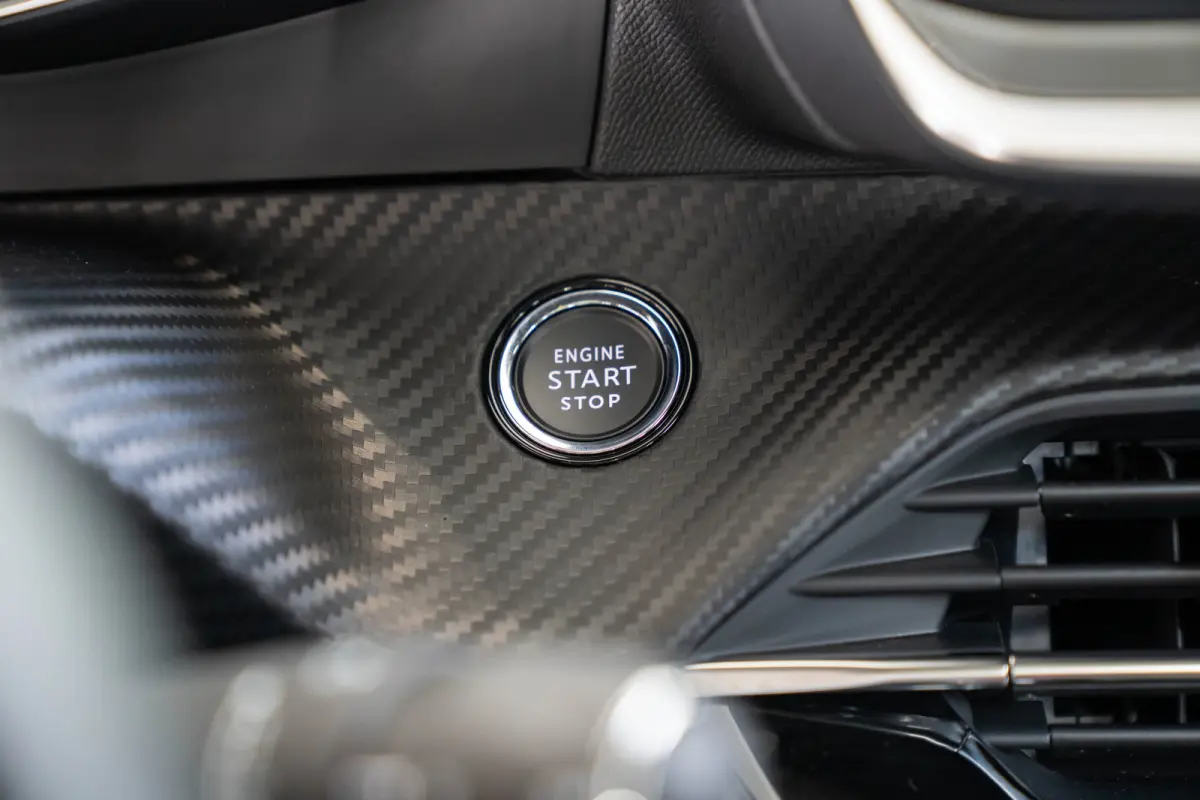 1.2 PureTech GT | Panoramdak | Camera | Navigatie | Parkeersensoren | Dodehoek detectie | Apple Carplay & Android Auto |