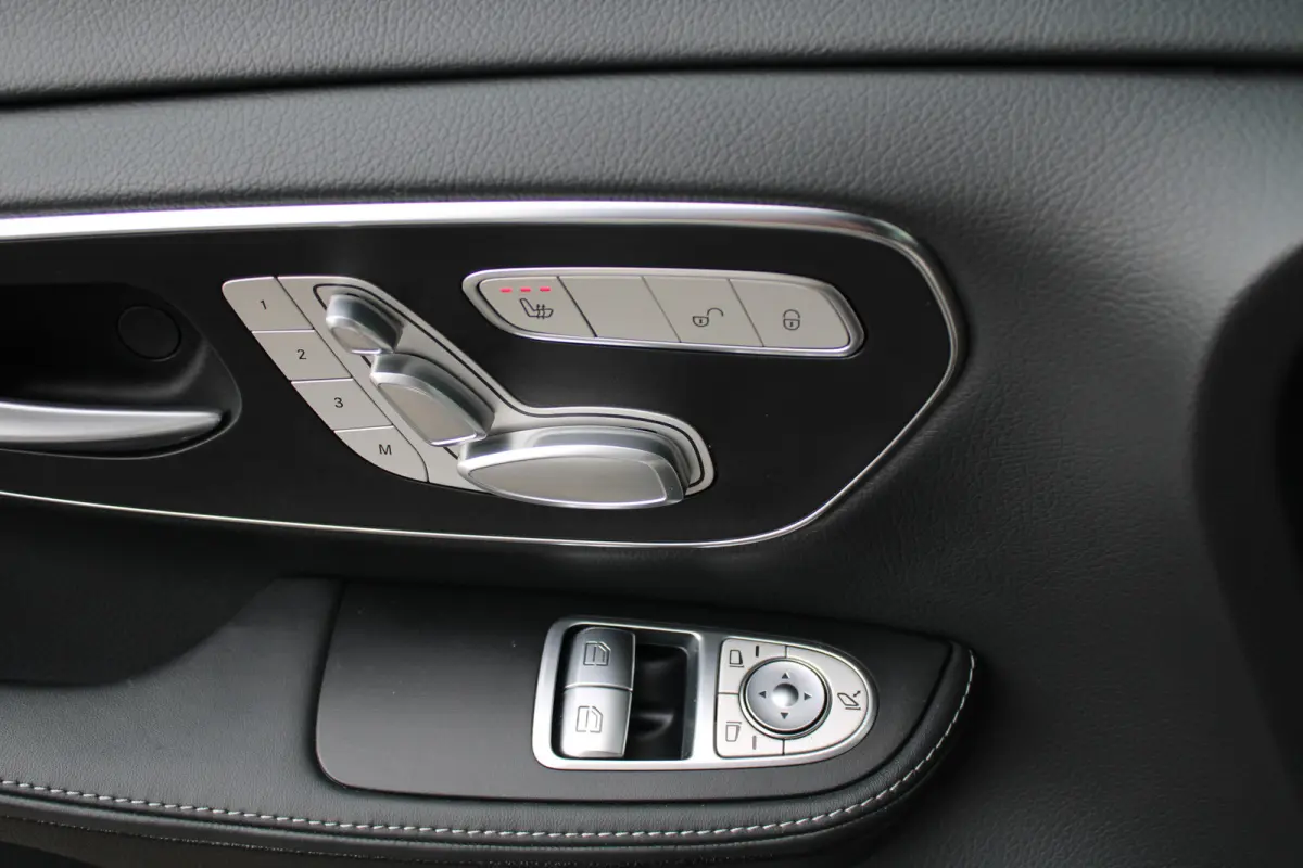 300d / Exclusive / AMG / DC / 4-Matic / Luchtvering / Elec Stoelen / Burmester / Vol Opties / NIEUWSTAAT.