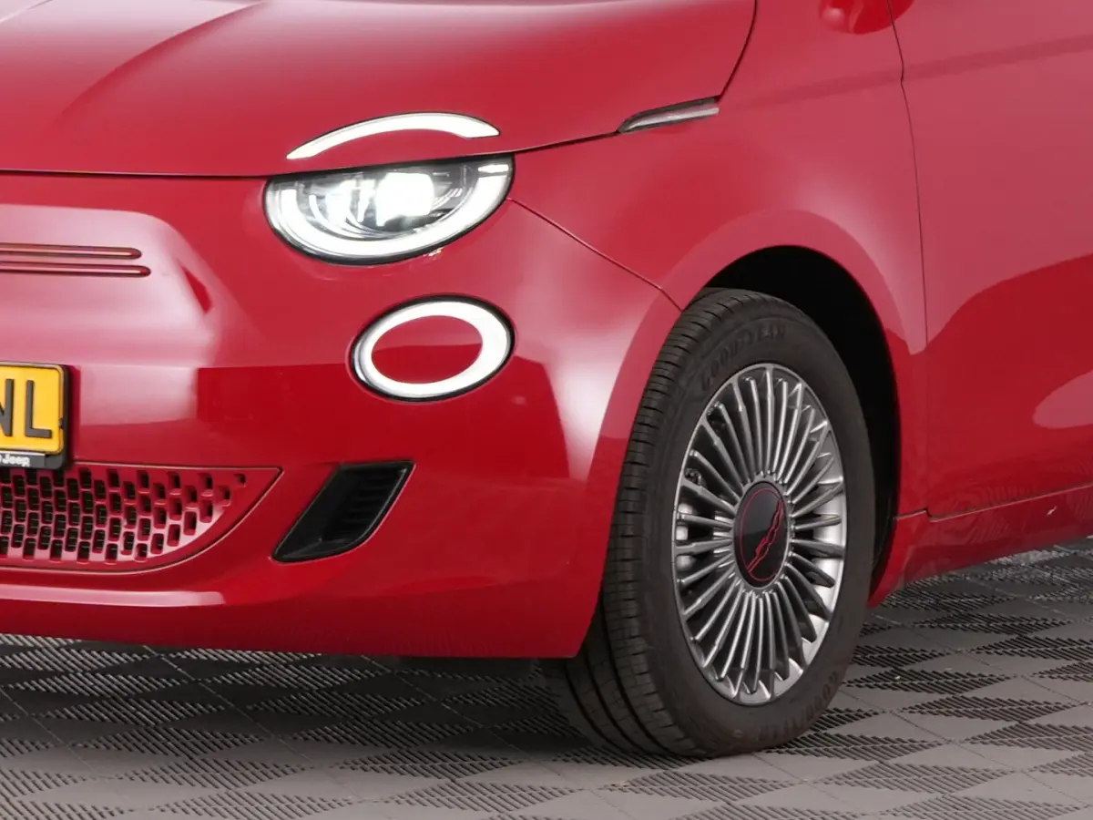 Red 42 kWh | Full LED | CARPLAY | CAMERA | VELGEN | Stoelverwarming | SOH: 94,9% | !