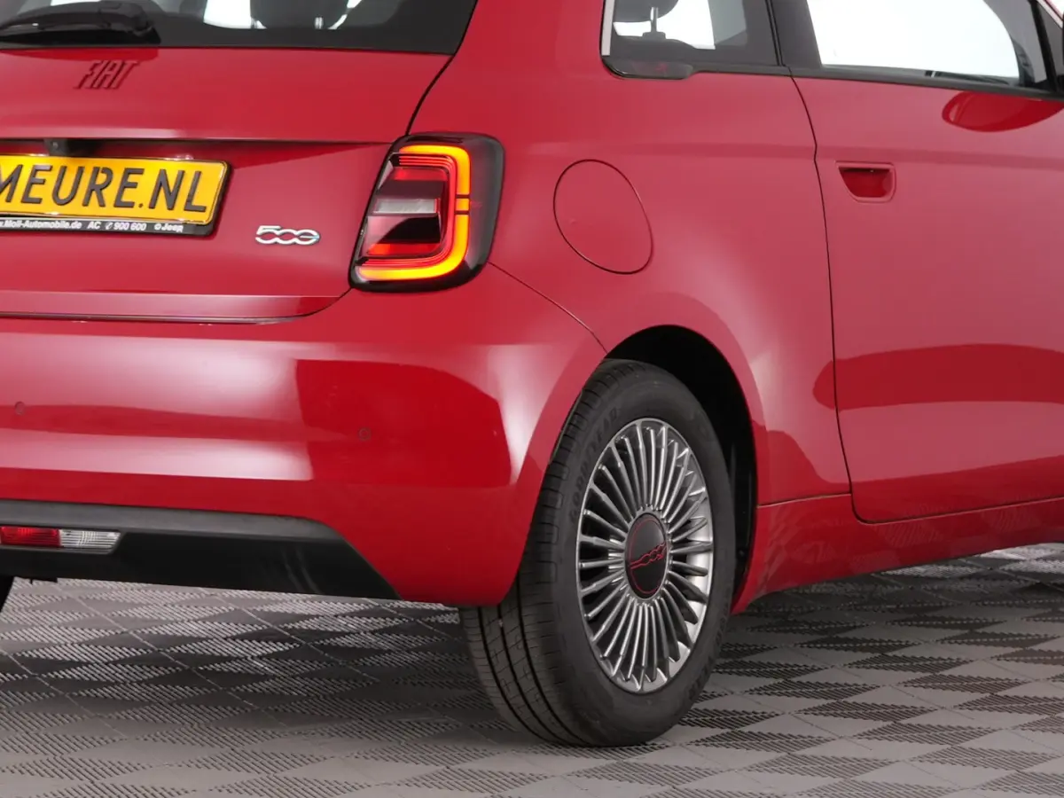 Red 42 kWh | Full LED | CARPLAY | CAMERA | VELGEN | Stoelverwarming | SOH: 94,9% | !