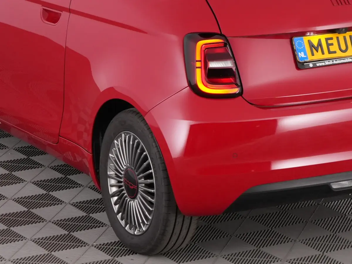 Red 42 kWh | Full LED | CARPLAY | CAMERA | VELGEN | Stoelverwarming | SOH: 94,9% | !