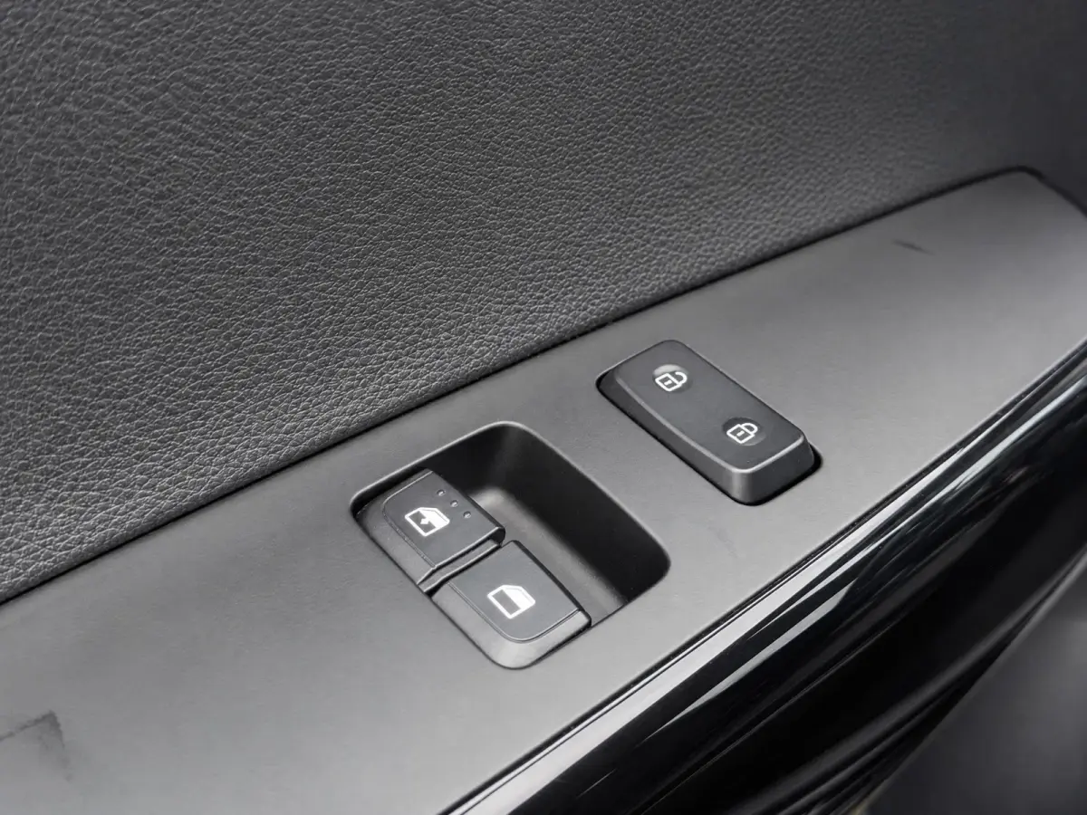 1.0 DPi ComfortLine Dealer onderhouden | Airco | PDC achter | Telefoonvoorbereiding | Cruise control |