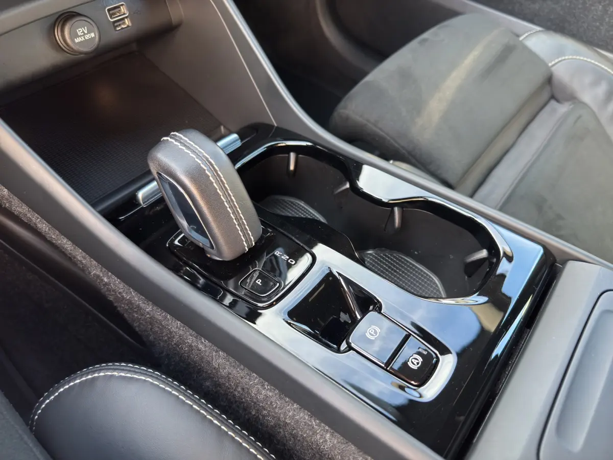 T3 R-Design | Achteruitrijcamera | Apple Carplay/Android Auto|telefoonintegratie premium | DAB ontvanger