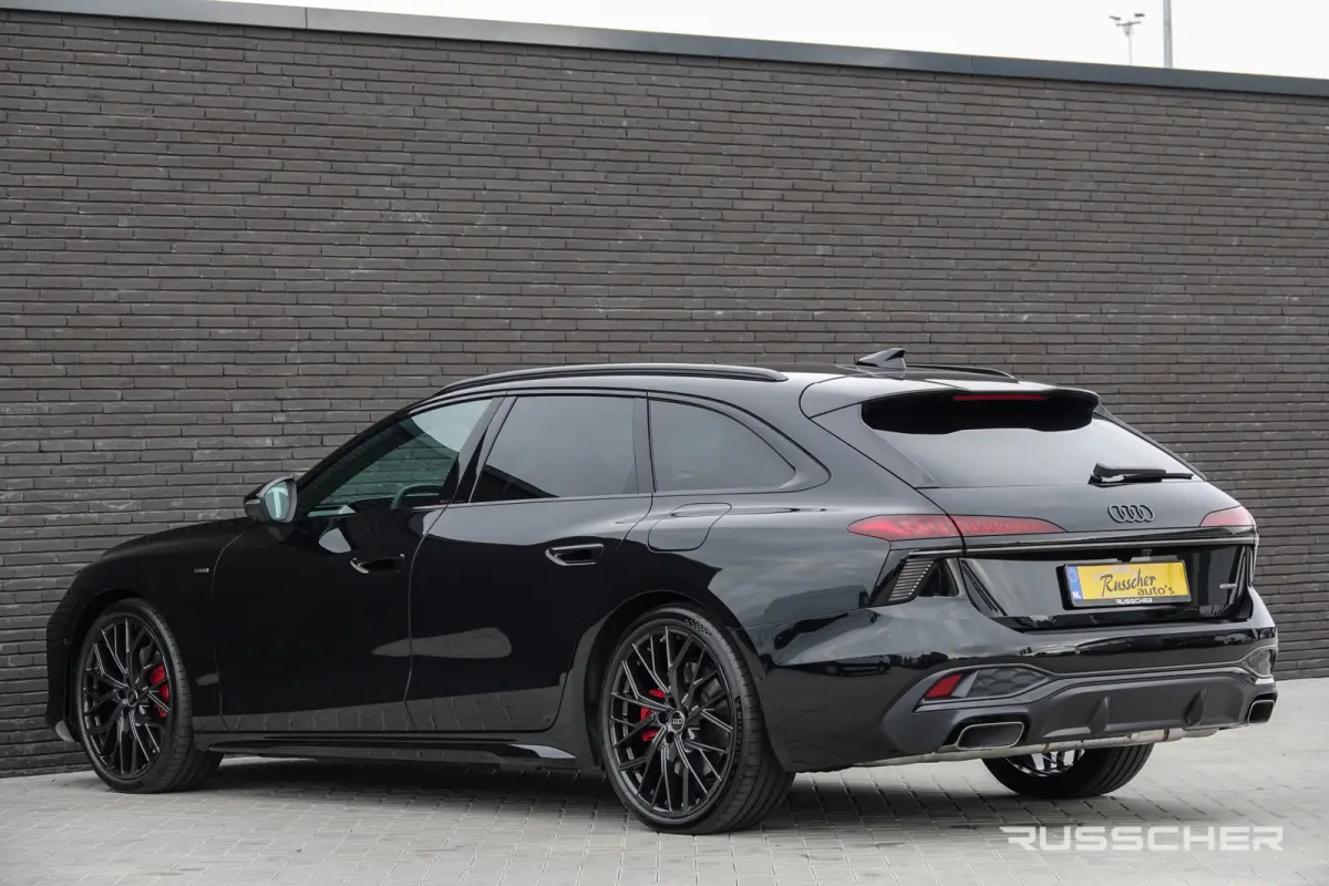 Edition One | 299Pk | quattro | S-Line | Plug-In Hybrid | 360° Camera | 21'' | Mythoszwart