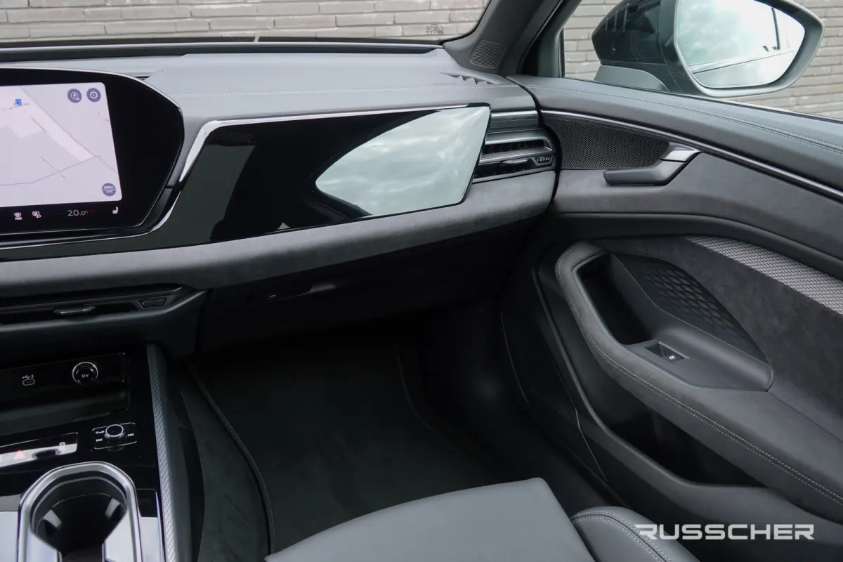 Edition One | 299Pk | quattro | S-Line | Plug-In Hybrid | 360° Camera | 21'' | Mythoszwart