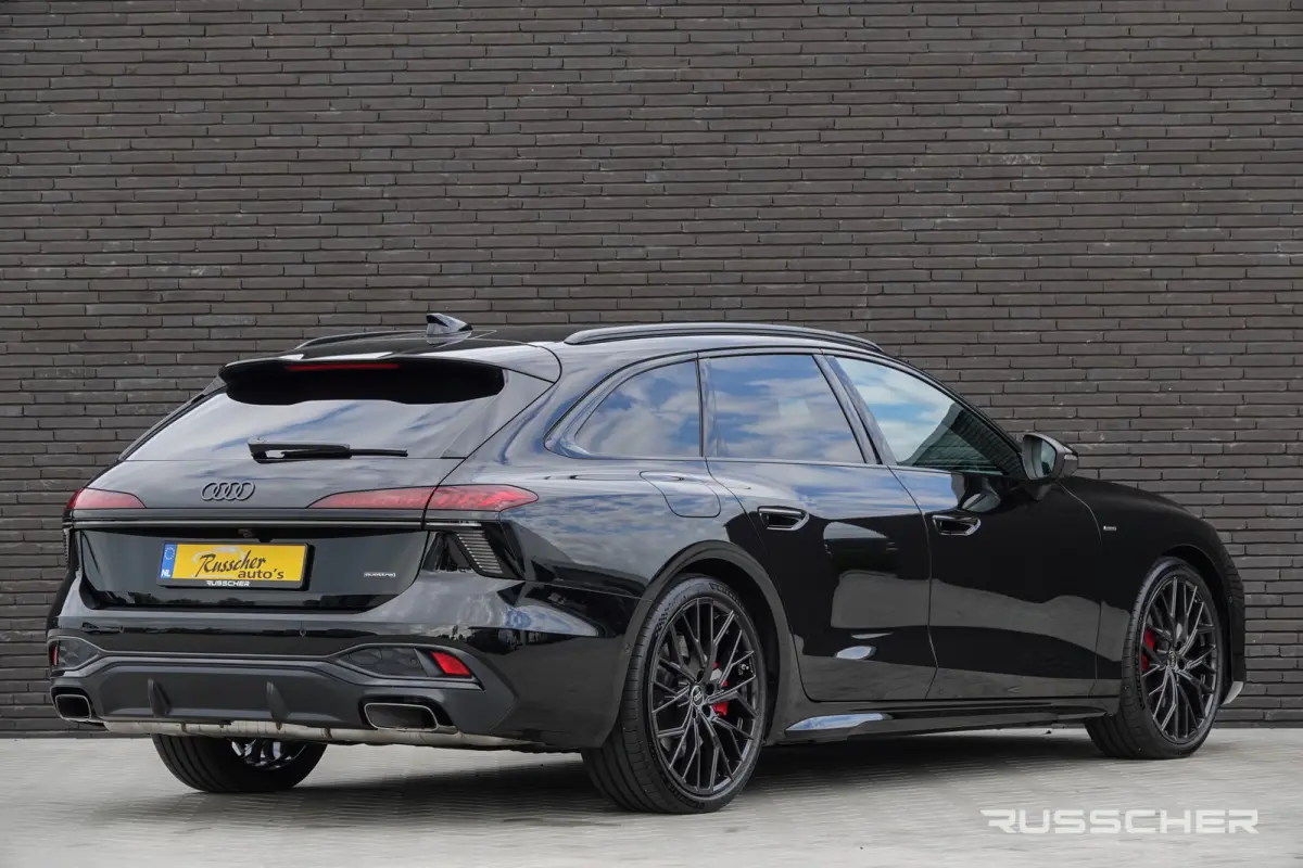 Edition One | 299Pk | quattro | S-Line | Plug-In Hybrid | 360° Camera | 21'' | Mythoszwart