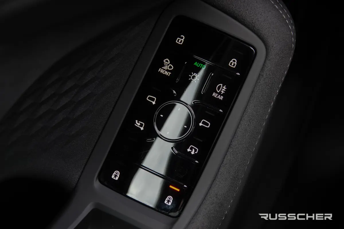 Edition One | 299Pk | quattro | S-Line | Plug-In Hybrid | 360° Camera | 21'' | Mythoszwart