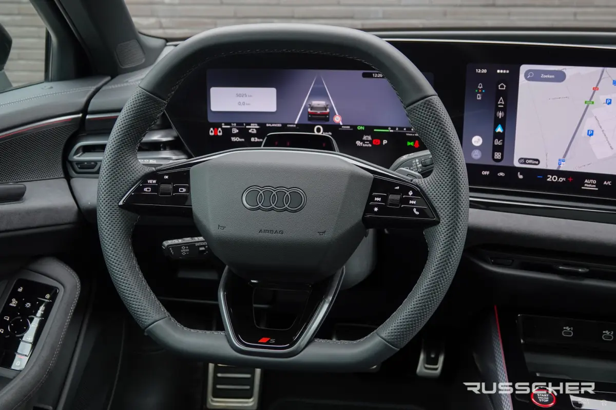 Edition One | 299Pk | quattro | S-Line | Plug-In Hybrid | 360° Camera | 21'' | Mythoszwart
