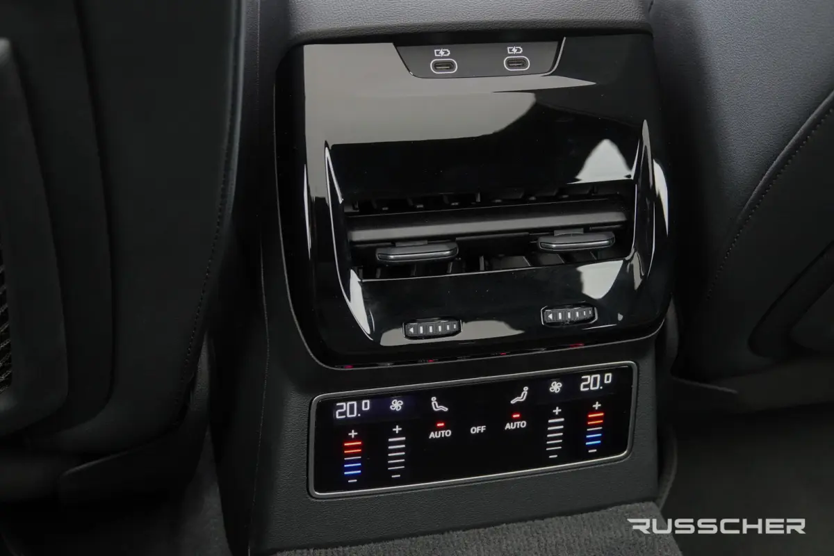 Edition One | 299Pk | quattro | S-Line | Plug-In Hybrid | 360° Camera | 21'' | Mythoszwart