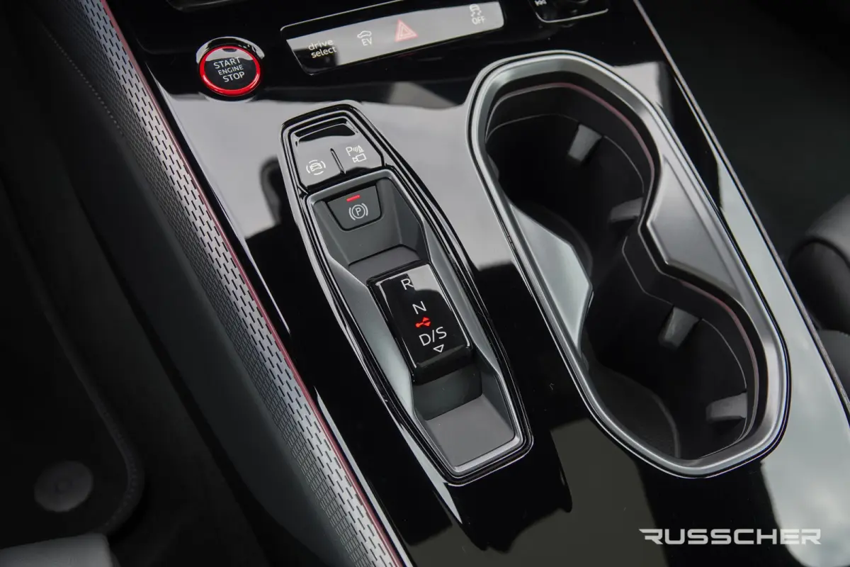 Edition One | 299Pk | quattro | S-Line | Plug-In Hybrid | 360° Camera | 21'' | Mythoszwart