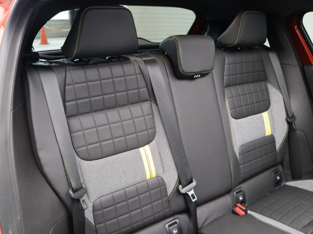 comfort range iconic 52 kWh | Plein sud canvas schuifdak | Harman Kardon audio | Elektrische achterklep | Stoel en stuurverwarming |