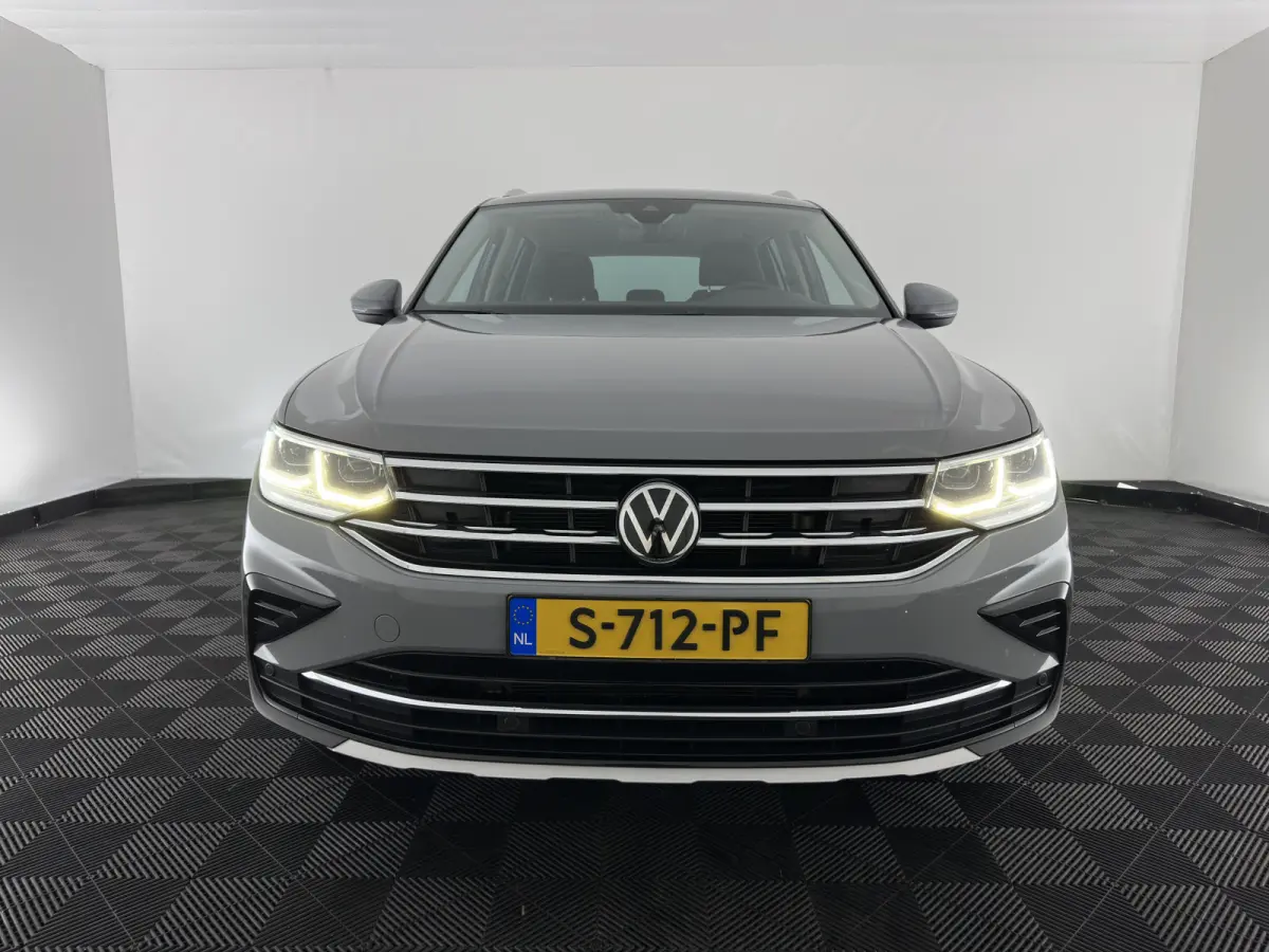 2.0 TDI Business+ (INCL.BTW) Aut. *FULL-LED | HEATED-COMFORTSEATS | ADAPTIVE-CRUISE | DIGI-COCKPIT | PRIVACY-GLASS | CAMERA | SHIFT-PADDLES | ECC | PDC | 18''ALU | TOWBAR*