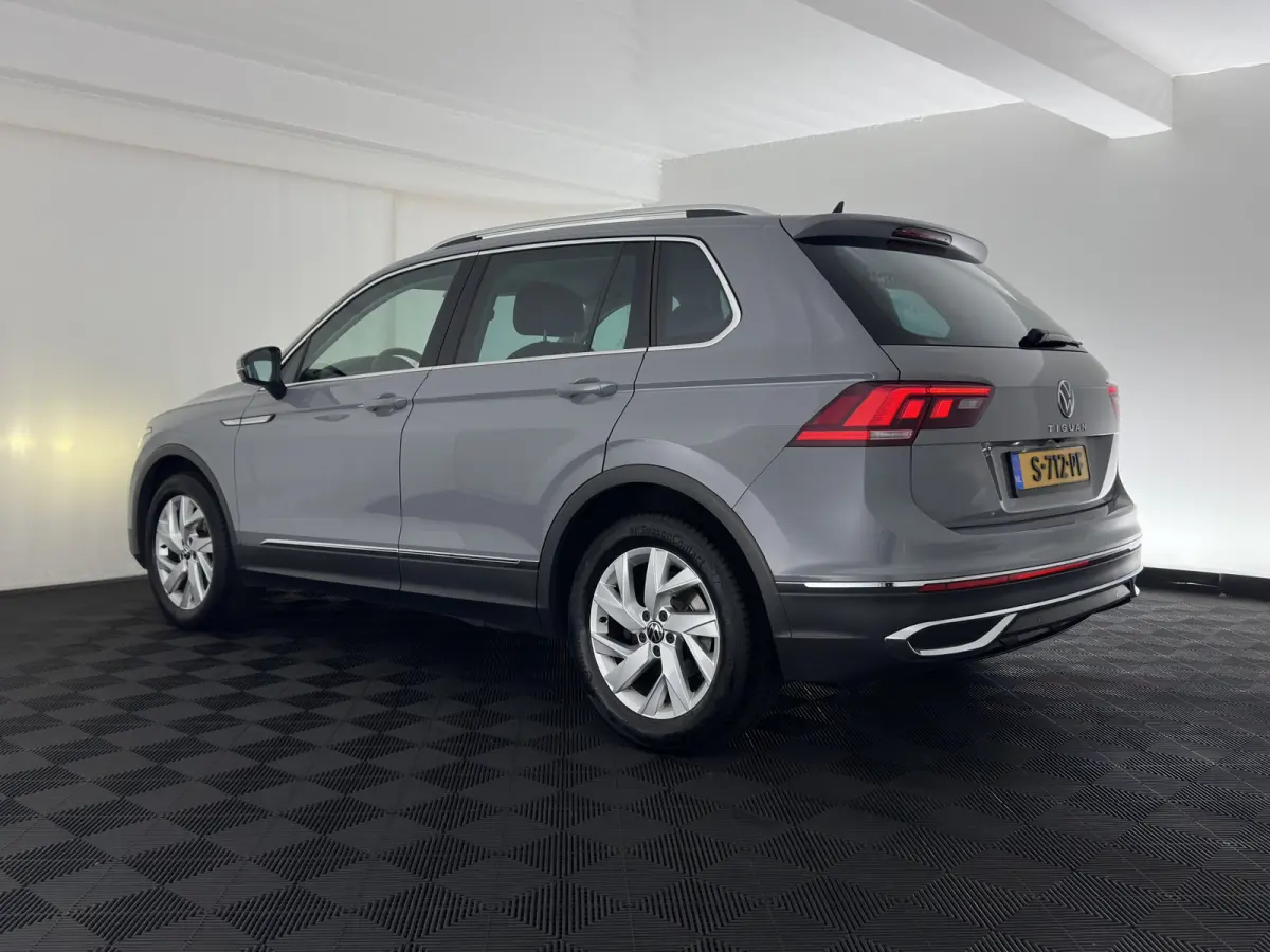 2.0 TDI Business+ (INCL.BTW) Aut. *FULL-LED | HEATED-COMFORTSEATS | ADAPTIVE-CRUISE | DIGI-COCKPIT | PRIVACY-GLASS | CAMERA | SHIFT-PADDLES | ECC | PDC | 18''ALU | TOWBAR*