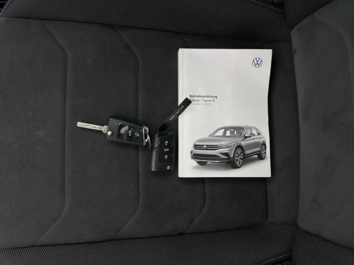 2.0 TDI Business+ (INCL.BTW) Aut. *FULL-LED | HEATED-COMFORTSEATS | ADAPTIVE-CRUISE | DIGI-COCKPIT | PRIVACY-GLASS | CAMERA | SHIFT-PADDLES | ECC | PDC | 18''ALU | TOWBAR*