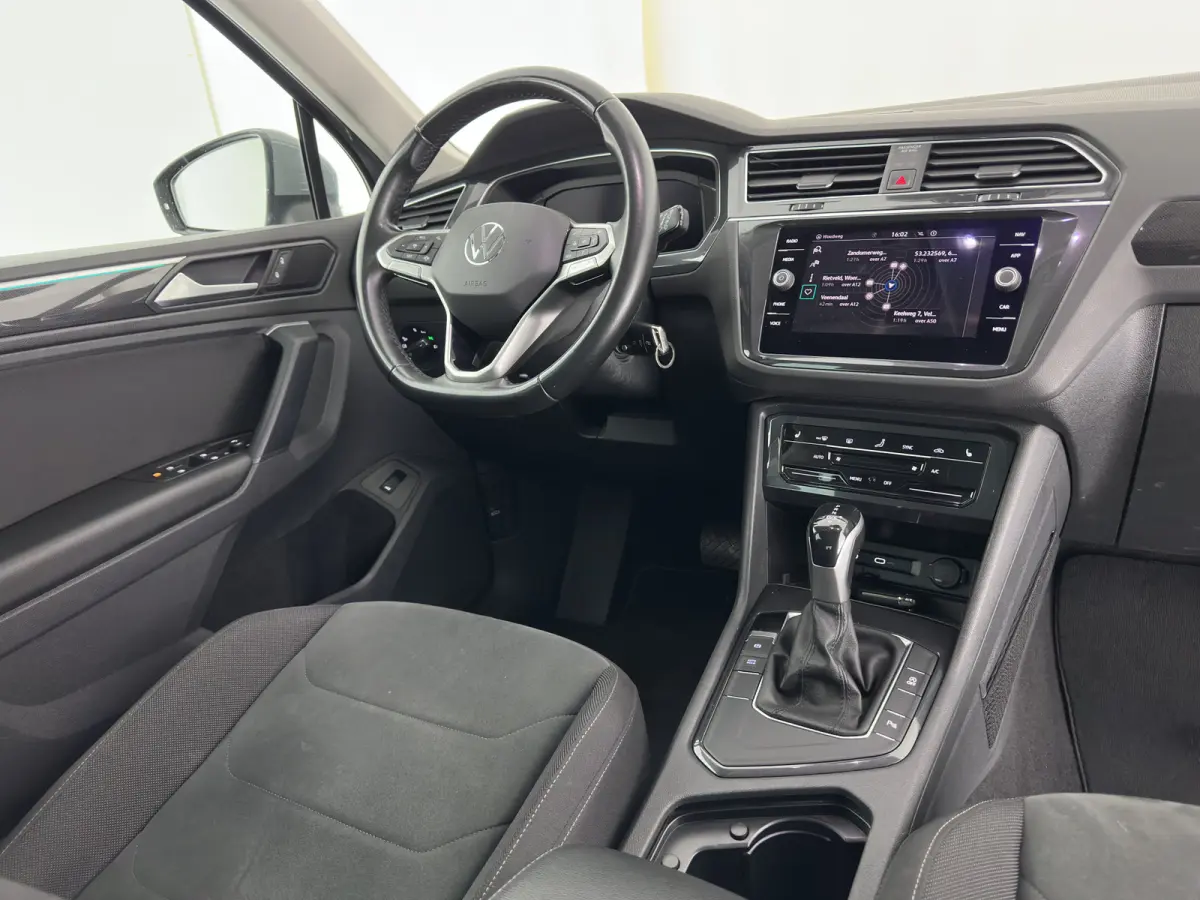 2.0 TDI Business+ (INCL.BTW) Aut. *FULL-LED | HEATED-COMFORTSEATS | ADAPTIVE-CRUISE | DIGI-COCKPIT | PRIVACY-GLASS | CAMERA | SHIFT-PADDLES | ECC | PDC | 18''ALU | TOWBAR*