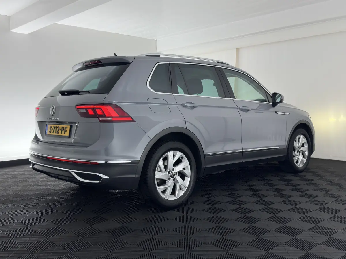 2.0 TDI Business+ (INCL.BTW) Aut. *FULL-LED | HEATED-COMFORTSEATS | ADAPTIVE-CRUISE | DIGI-COCKPIT | PRIVACY-GLASS | CAMERA | SHIFT-PADDLES | ECC | PDC | 18''ALU | TOWBAR*