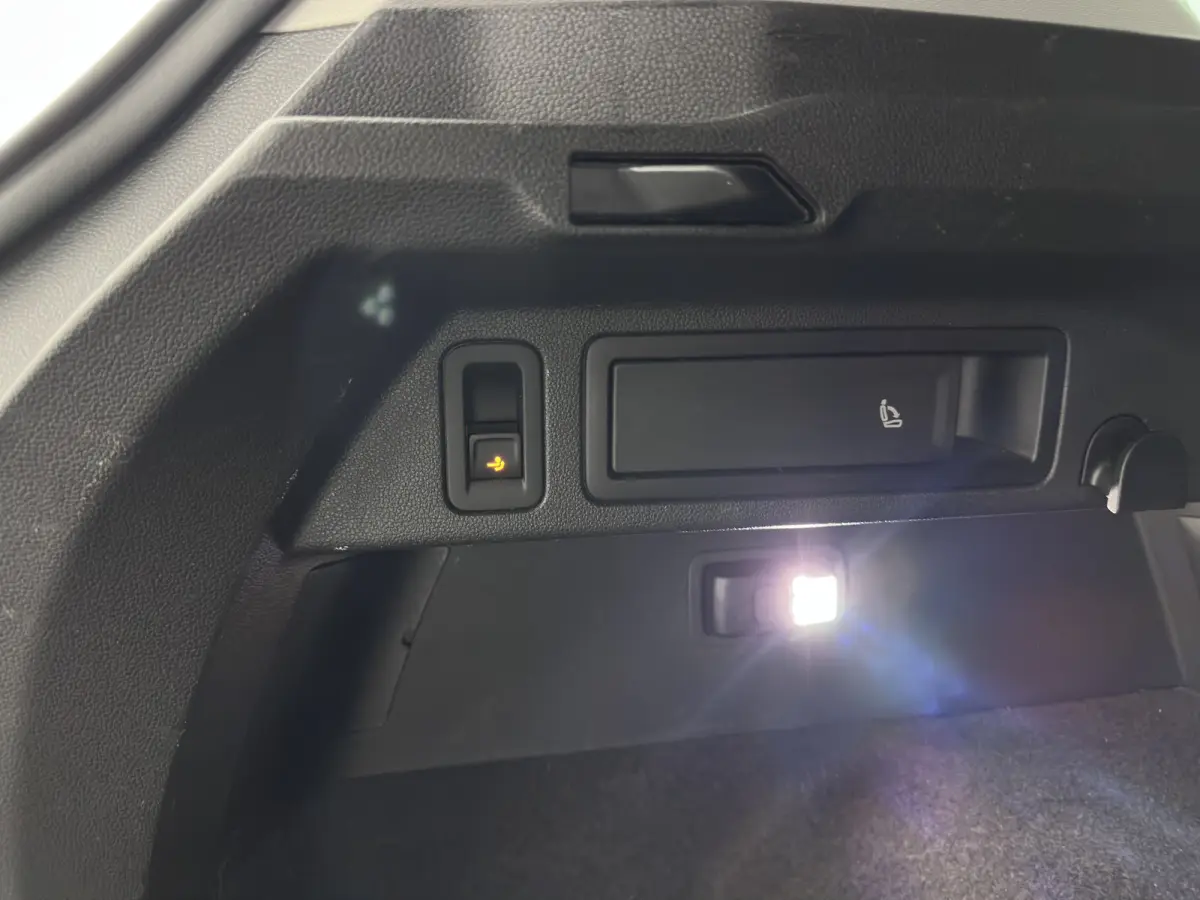2.0 TDI Business+ (INCL.BTW) Aut. *FULL-LED | HEATED-COMFORTSEATS | ADAPTIVE-CRUISE | DIGI-COCKPIT | PRIVACY-GLASS | CAMERA | SHIFT-PADDLES | ECC | PDC | 18''ALU | TOWBAR*