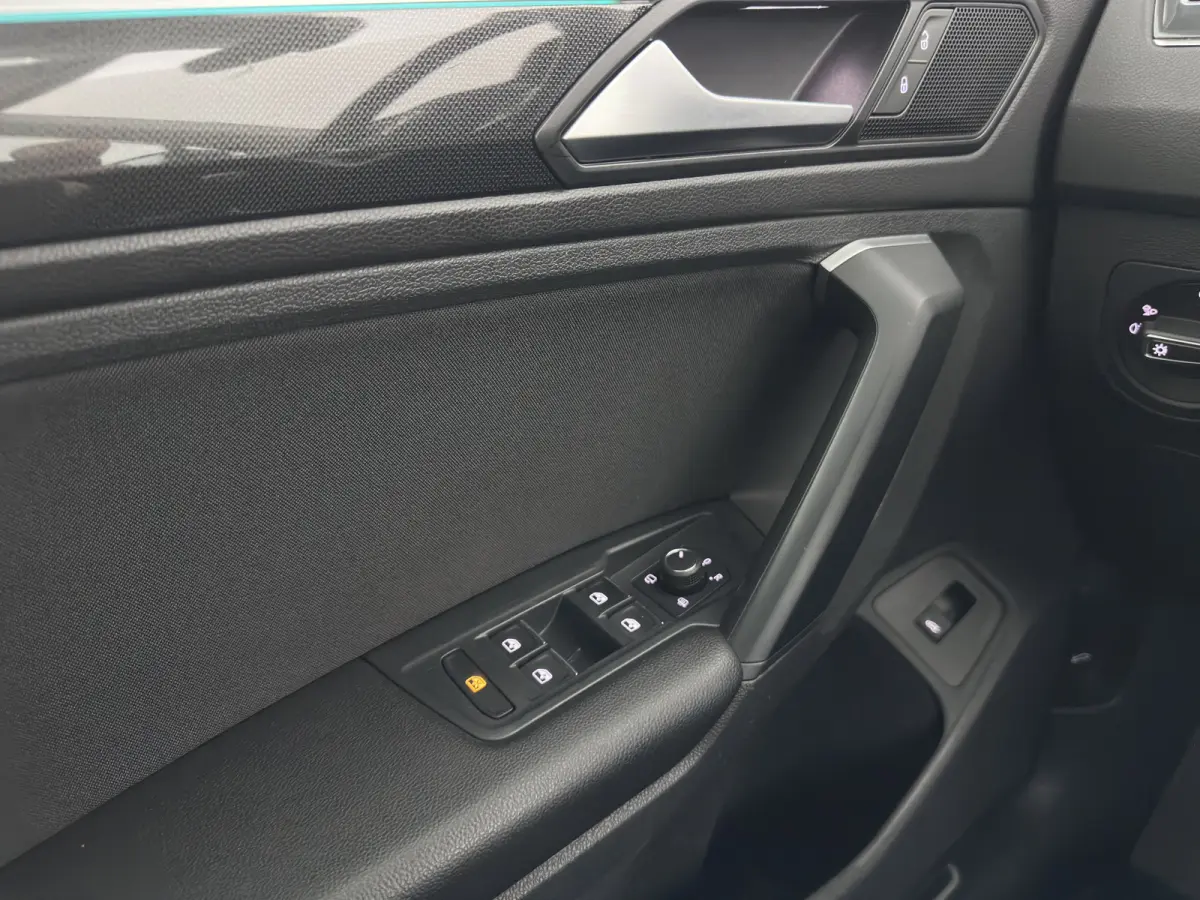 2.0 TDI Business+ (INCL.BTW) Aut. *FULL-LED | HEATED-COMFORTSEATS | ADAPTIVE-CRUISE | DIGI-COCKPIT | PRIVACY-GLASS | CAMERA | SHIFT-PADDLES | ECC | PDC | 18''ALU | TOWBAR*