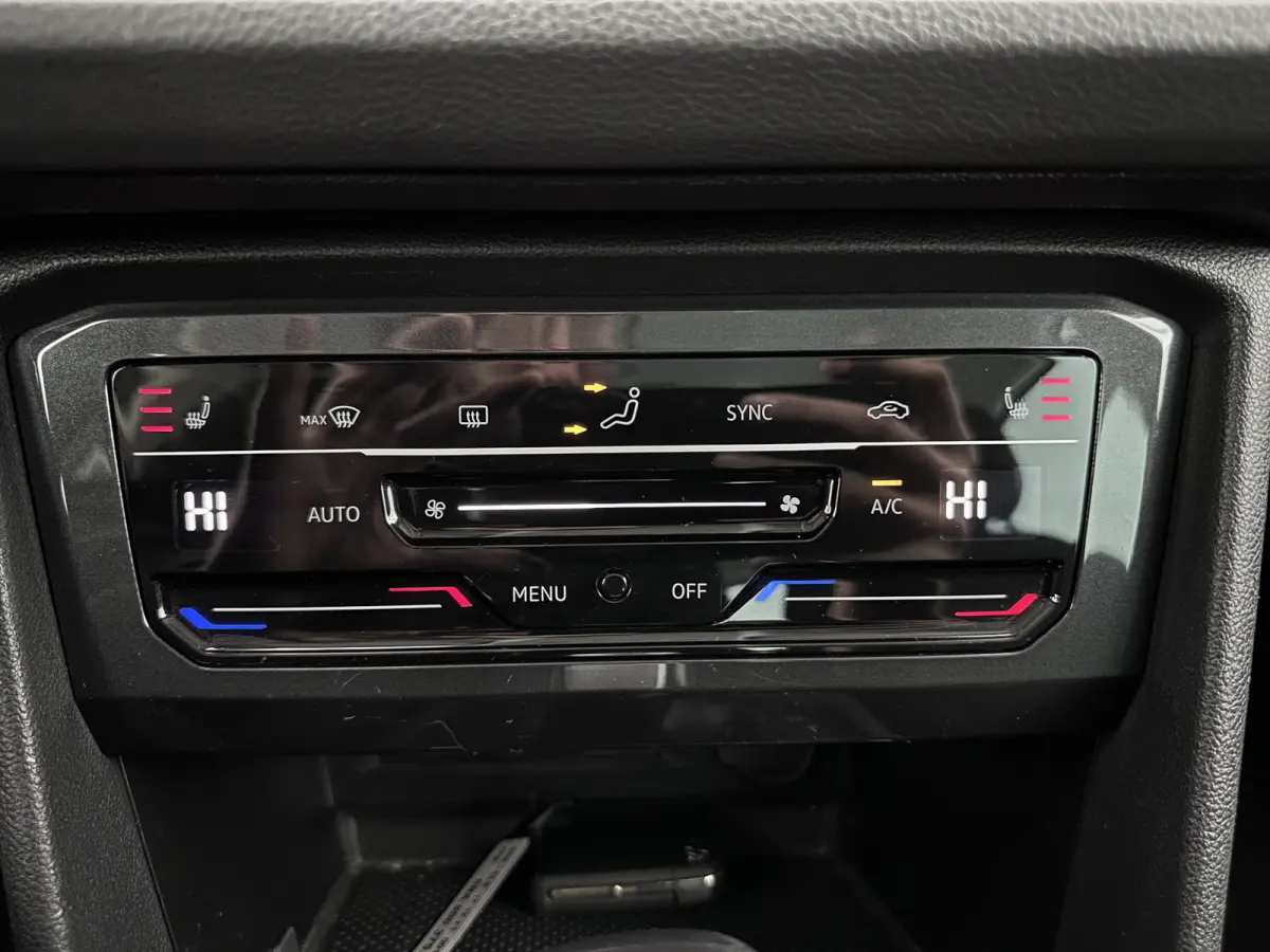 2.0 TDI Business+ (INCL.BTW) Aut. *FULL-LED | HEATED-COMFORTSEATS | ADAPTIVE-CRUISE | DIGI-COCKPIT | PRIVACY-GLASS | CAMERA | SHIFT-PADDLES | ECC | PDC | 18''ALU | TOWBAR*