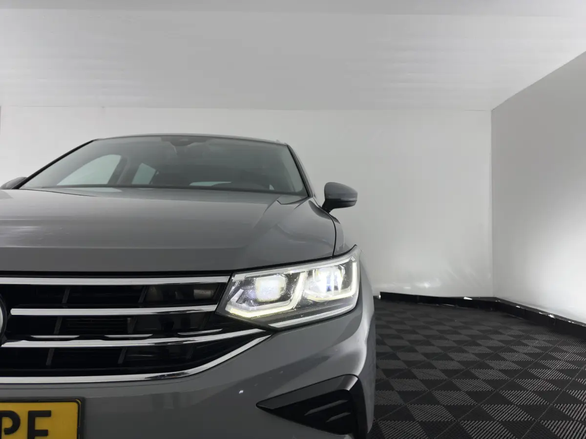 2.0 TDI Business+ (INCL.BTW) Aut. *FULL-LED | HEATED-COMFORTSEATS | ADAPTIVE-CRUISE | DIGI-COCKPIT | PRIVACY-GLASS | CAMERA | SHIFT-PADDLES | ECC | PDC | 18''ALU | TOWBAR*