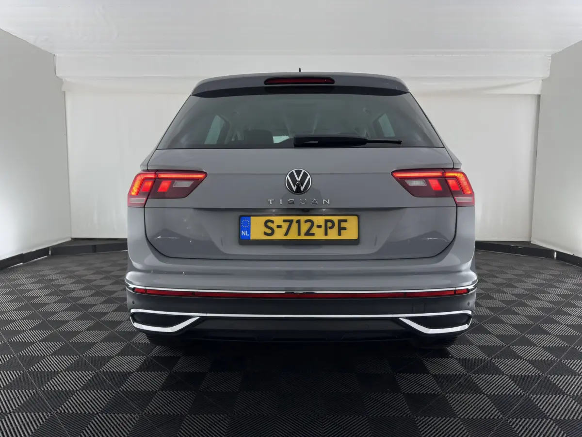 2.0 TDI Business+ (INCL.BTW) Aut. *FULL-LED | HEATED-COMFORTSEATS | ADAPTIVE-CRUISE | DIGI-COCKPIT | PRIVACY-GLASS | CAMERA | SHIFT-PADDLES | ECC | PDC | 18''ALU | TOWBAR*