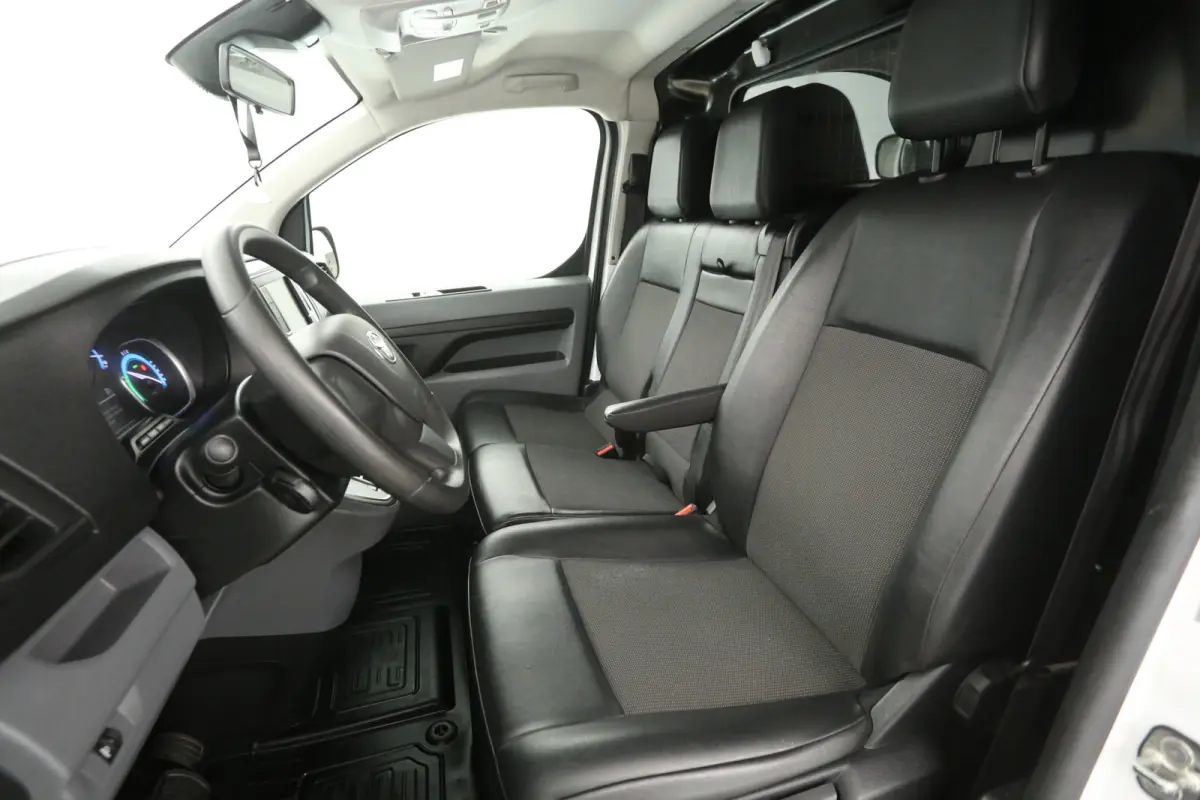Electric 75 kWh L3H1 Range | Snelladen | SOH 93% | Airco | Cruise | Carplay | 3 Zits | Parkeersens.