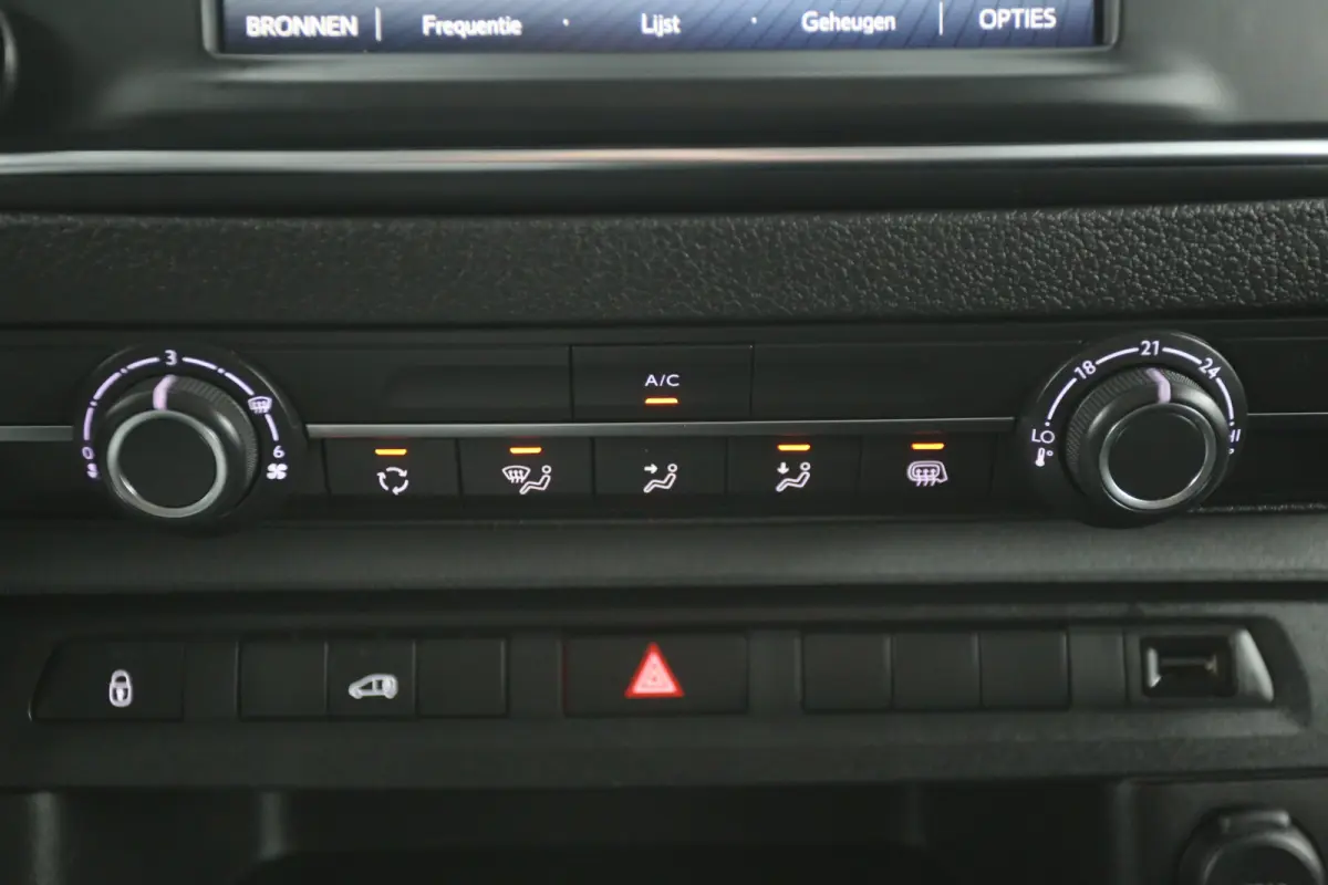 Electric 75 kWh L3H1 Range | Snelladen | SOH 93% | Airco | Cruise | Carplay | 3 Zits | Parkeersens.