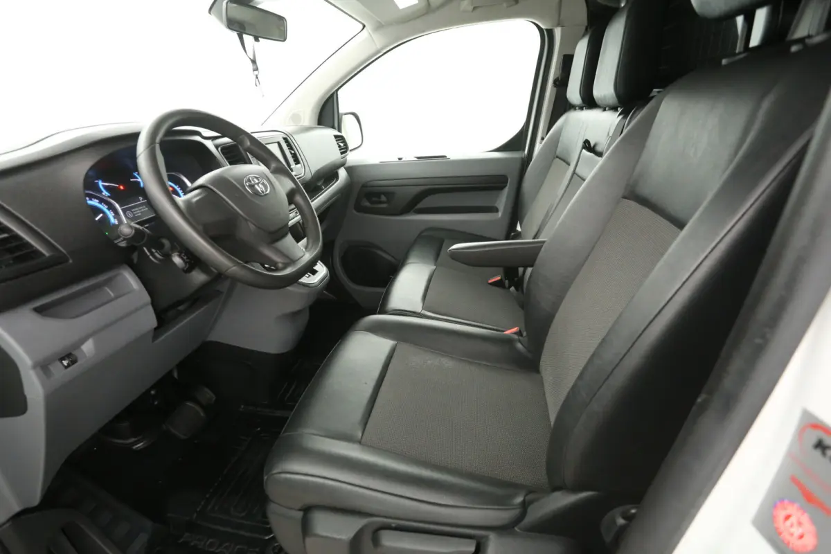 Electric 75 kWh L3H1 Range | Snelladen | SOH 93% | Airco | Cruise | Carplay | 3 Zits | Parkeersens.