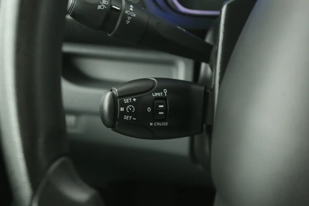 Electric 75 kWh L3H1 Range | Snelladen | SOH 93% | Airco | Cruise | Carplay | 3 Zits | Parkeersens.