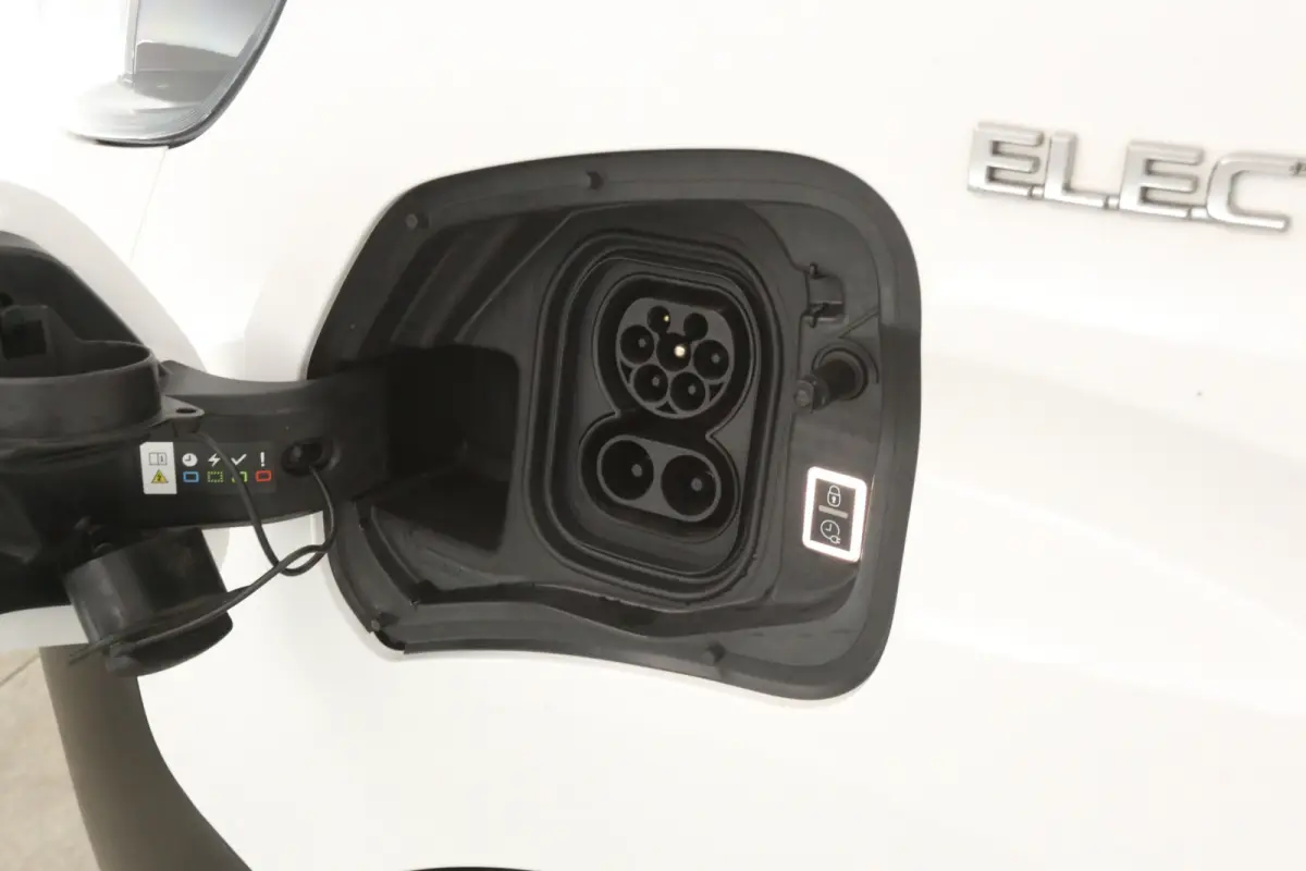 Electric 75 kWh L3H1 Range | Snelladen | SOH 93% | Airco | Cruise | Carplay | 3 Zits | Parkeersens.