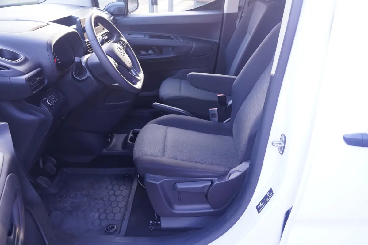 1.5D 102 pk L2H1 Edition Airco, 2x Schuifdeur, NAP Cruise Control, Opbergkasten Laadruimte, Trekhaak, 2-Zits