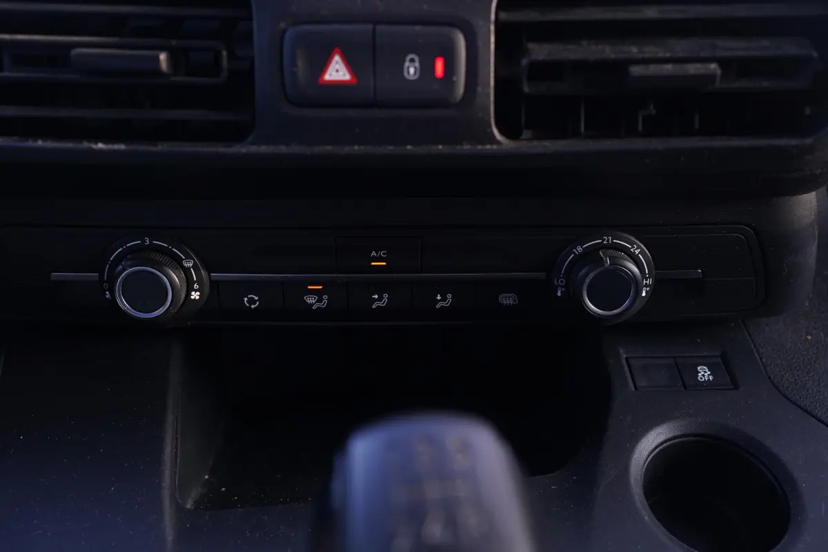 1.5D 102 pk L2H1 Edition Airco, 2x Schuifdeur, NAP Cruise Control, Opbergkasten Laadruimte, Trekhaak, 2-Zits