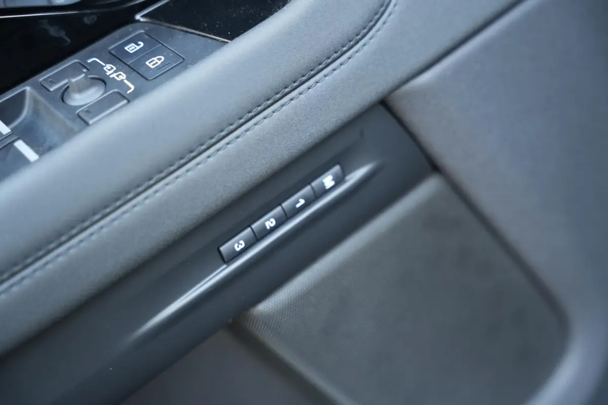 1.5 P300e AWD R-Dynamic SE Panoramadak Meridian Adapt. Cruise Matrix LED Leer