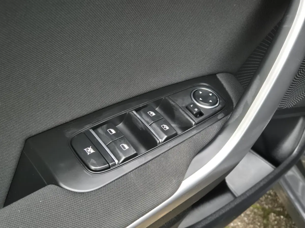 1.0 T-GDi | Climate Control | Navigatie via Apple Carplay | Cruise Control | Licht metalen velgen