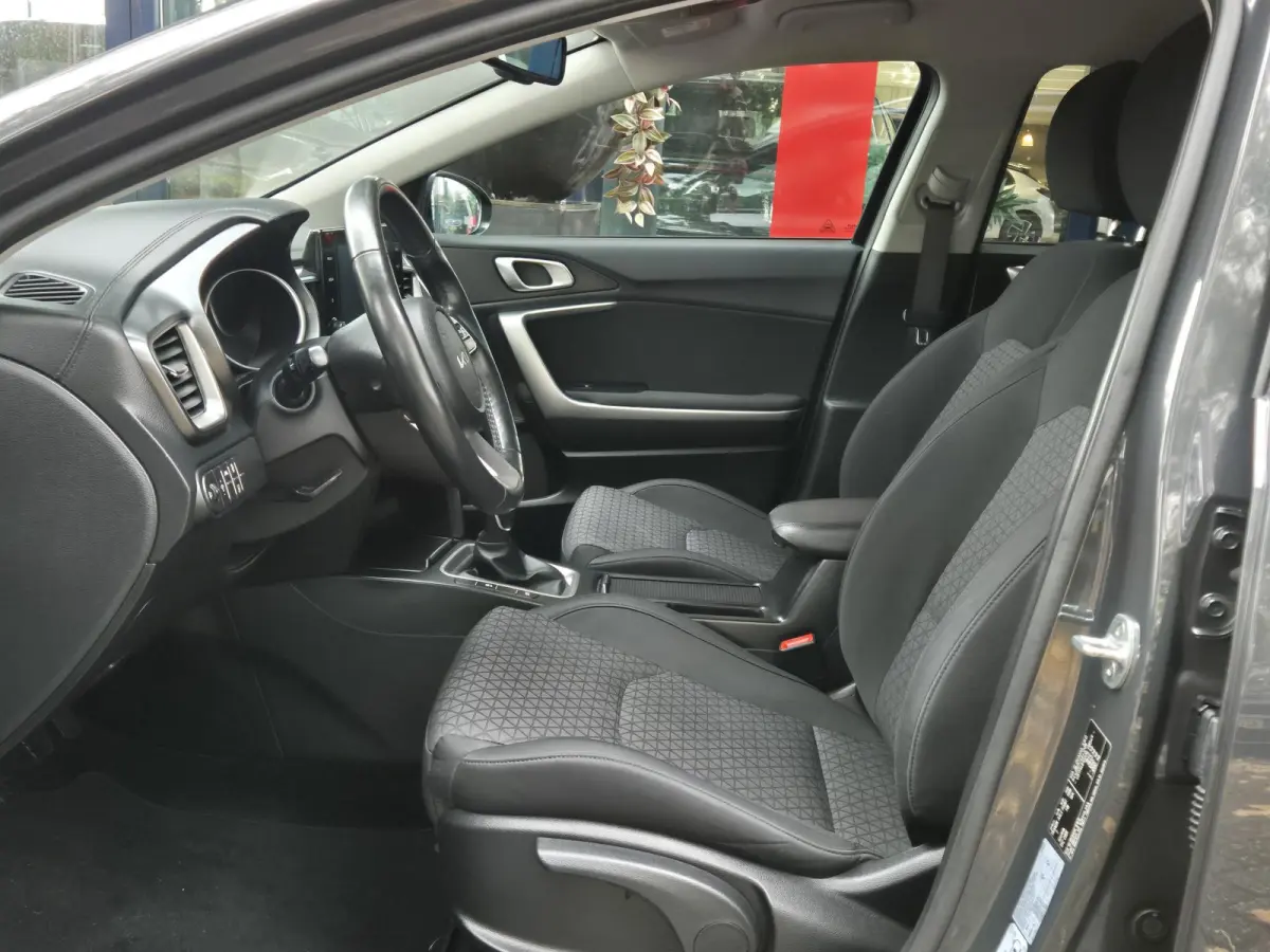 1.0 T-GDi | Climate Control | Navigatie via Apple Carplay | Cruise Control | Licht metalen velgen