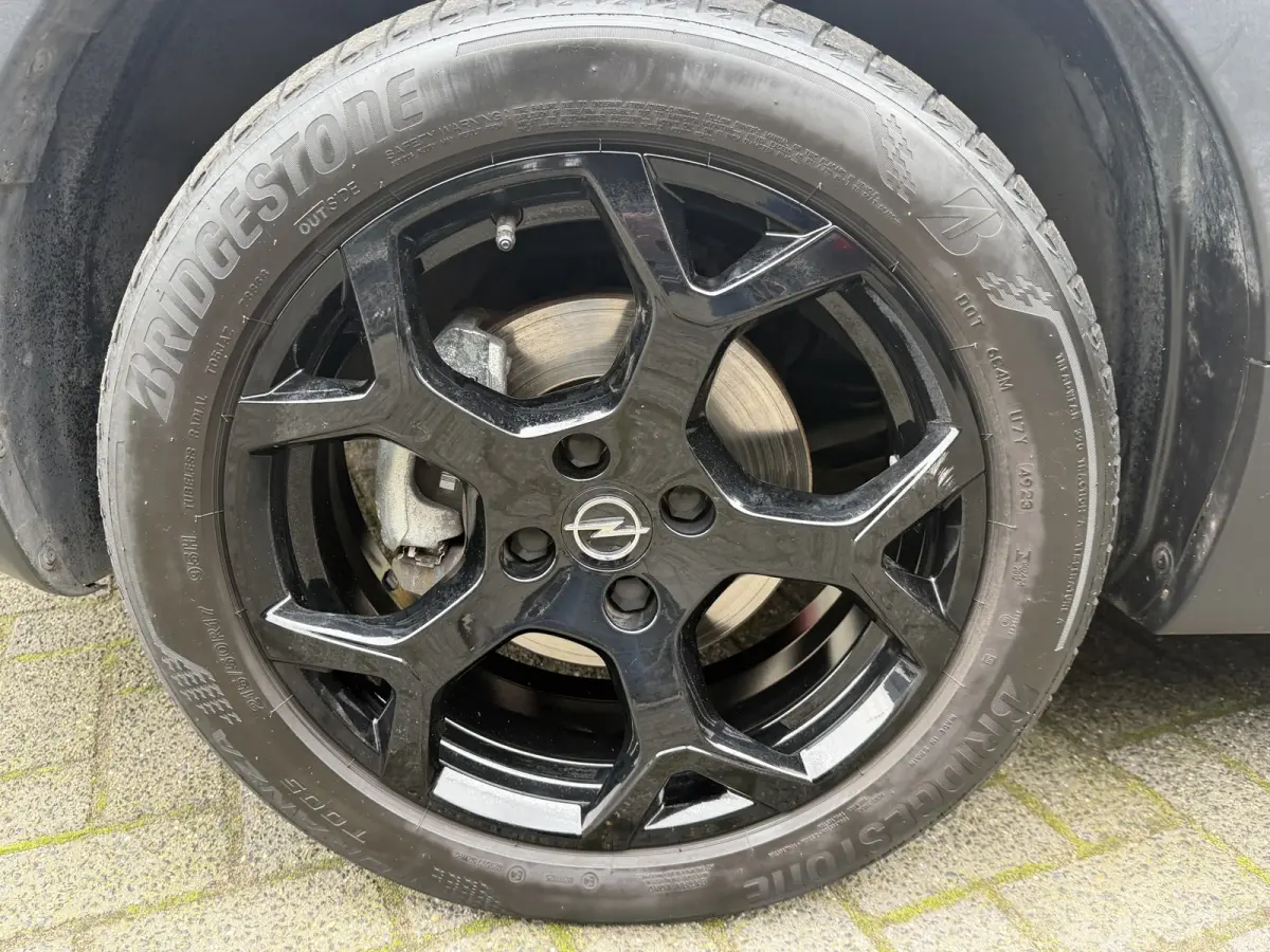 1.2 Turbo Elegance sportvelgen . cruisecontr .appel care . androd . Navi . trekhaakaf. neembaar .orgi NL auto. Automaat !!!  Camera rond om .